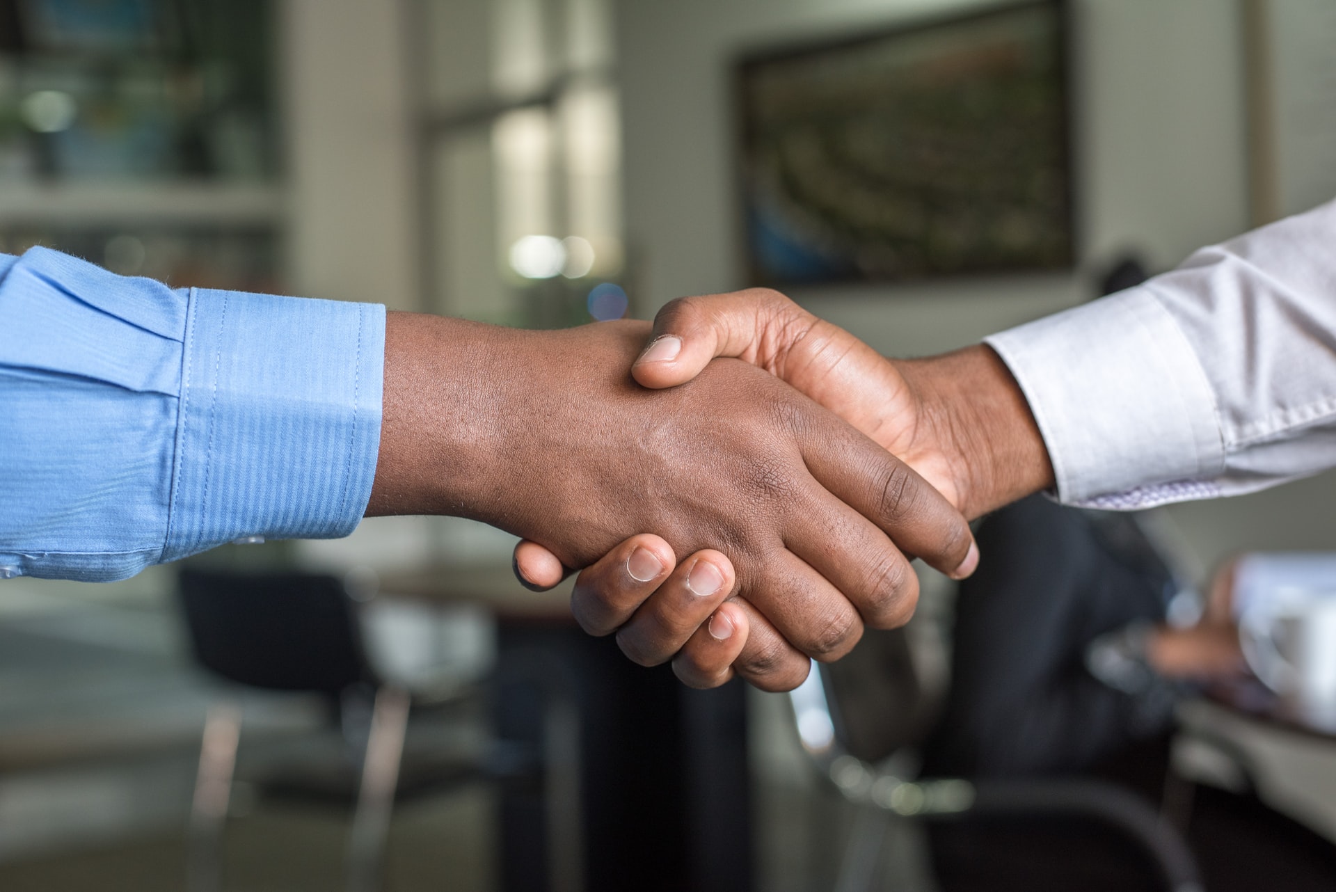 hand shake hiring ecommerce prospects